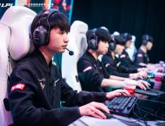 RayBet-包含Rookie爆冷击败老鹰，惊险取胜引爆全场！的词条