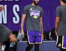 RayBet-浓眉哥新星晋级下一阶段表现突出，加拿大队前途光明！赛场气氛高涨(倪海厦说不跟浓眉的人来往)